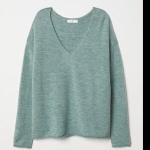 H&M Women's V-Neck Sweater in Seafoam Green